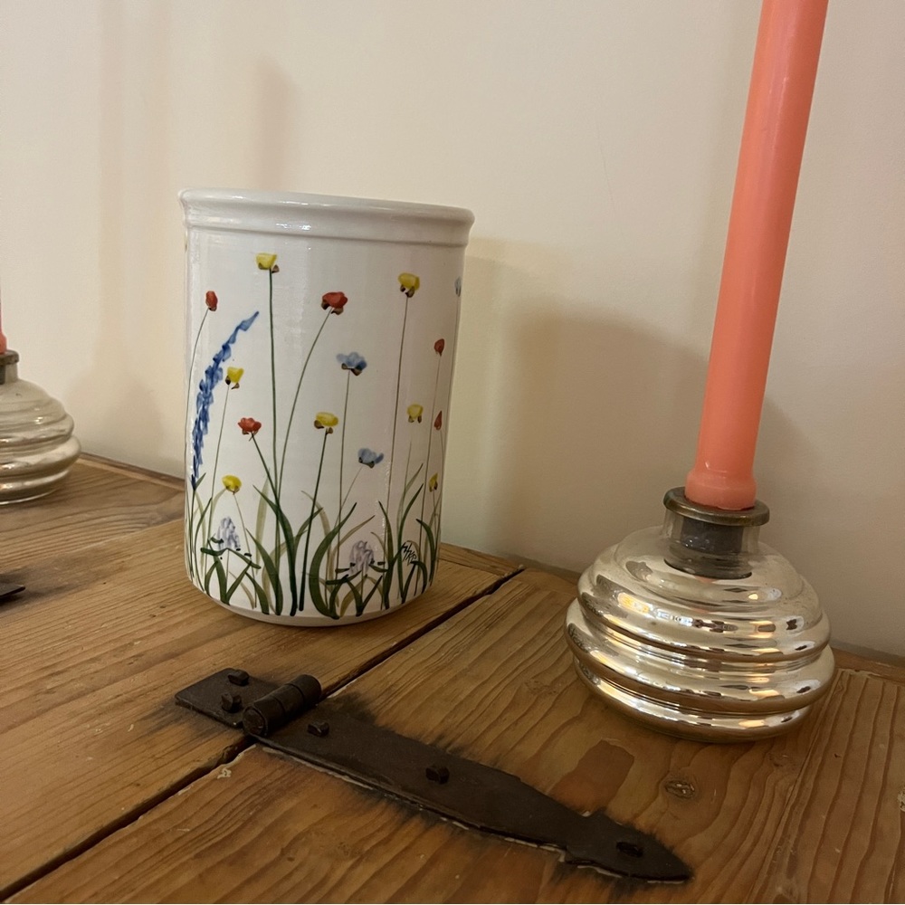 Lovely Flower Vase - Picture 2 of 10